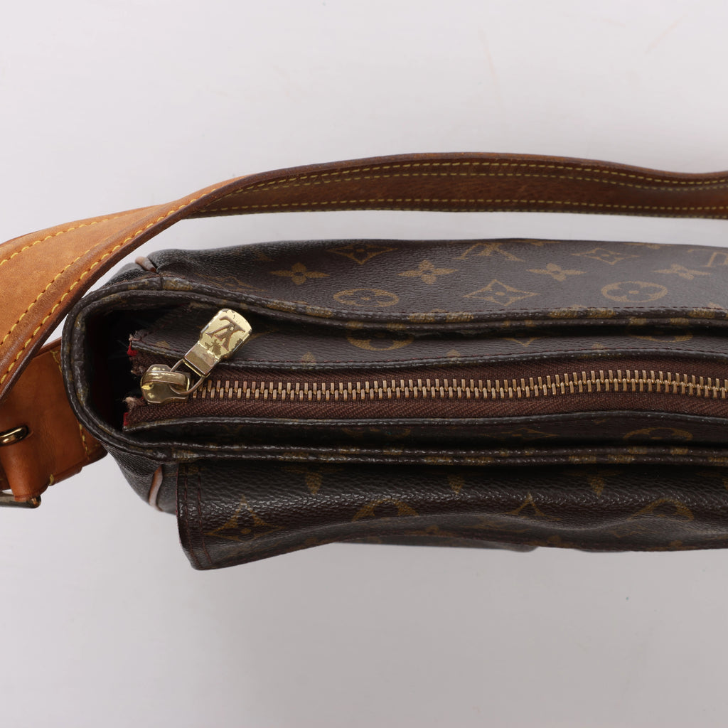 Bolso de hombro Louis Vuitton Noe de cuero Epi en negro y rojo castellano M44017