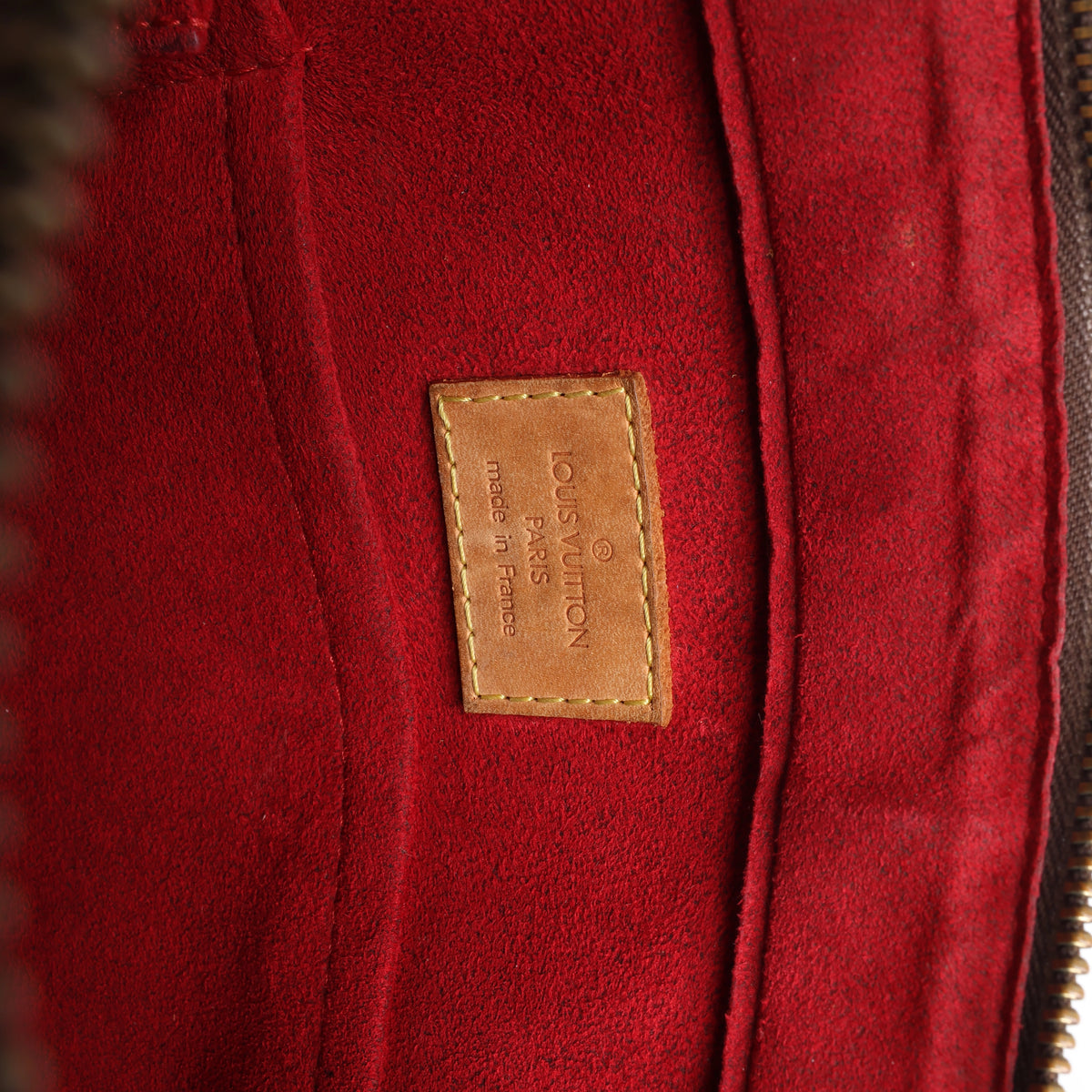 Bolso de hombro Louis Vuitton Noe de cuero Epi en negro y rojo castellano M44017