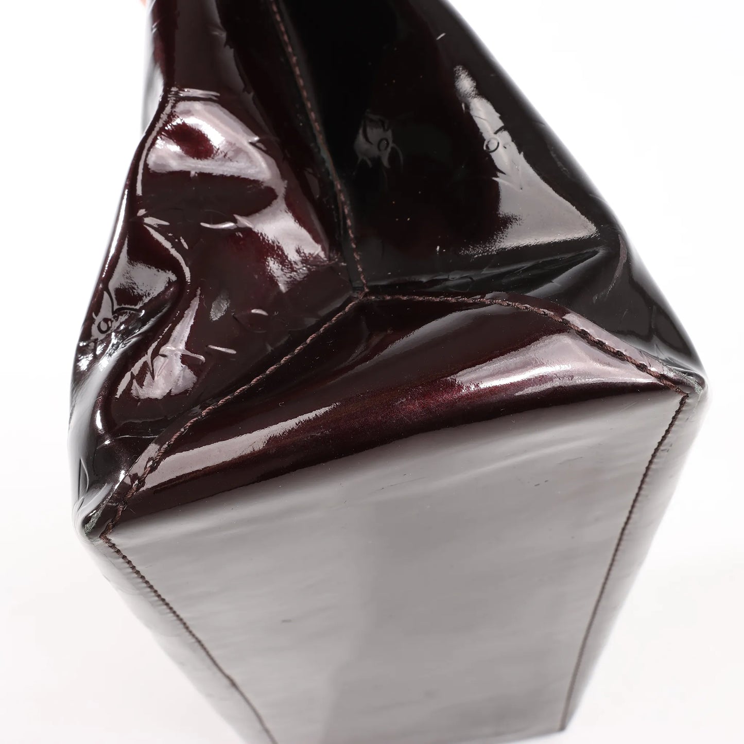 Louis Vuitton Wilshire PM Monogram Vernis Handbag in Burgundy M91644