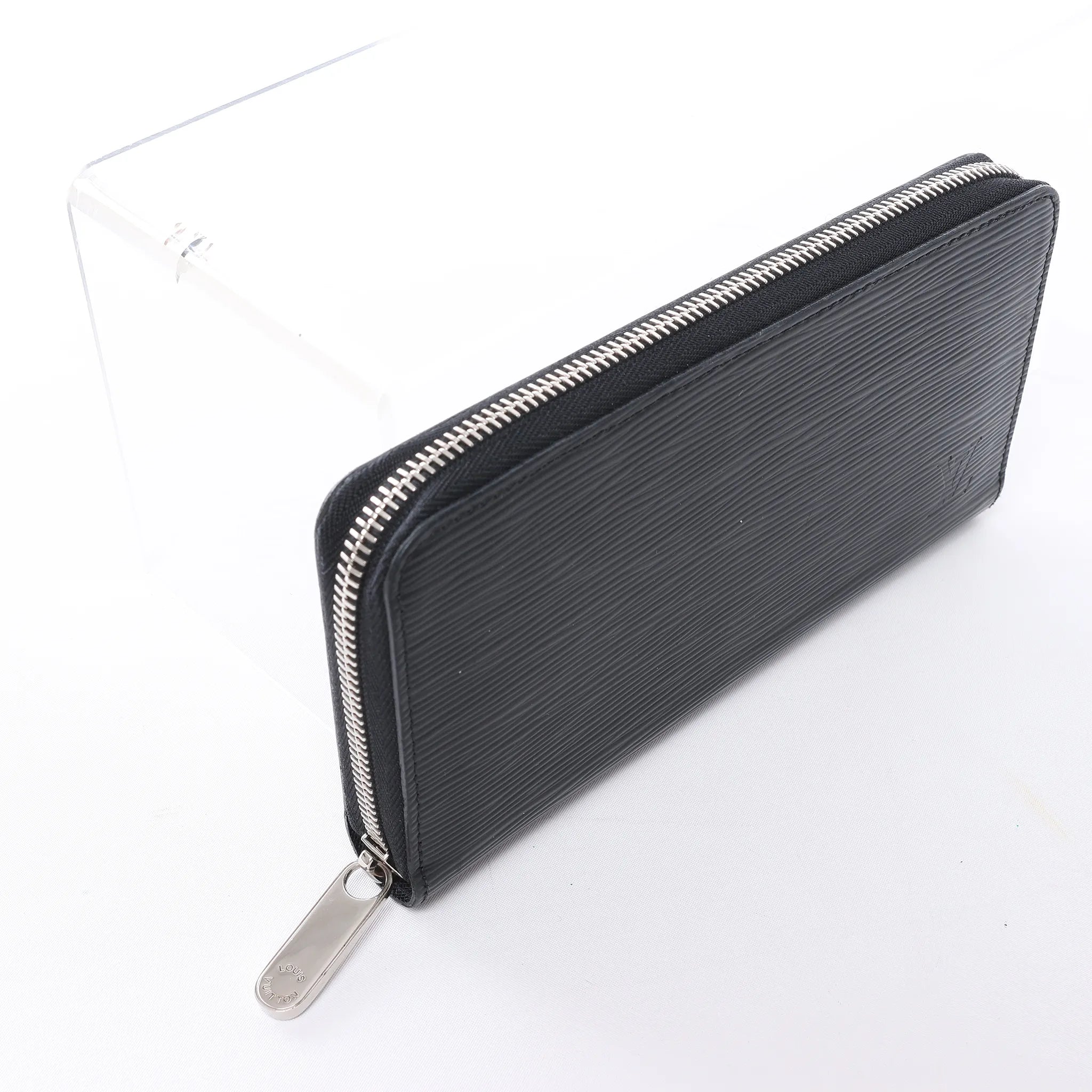 Louis Vuitton Zippy Epi Electric Wallet in Black M6007N