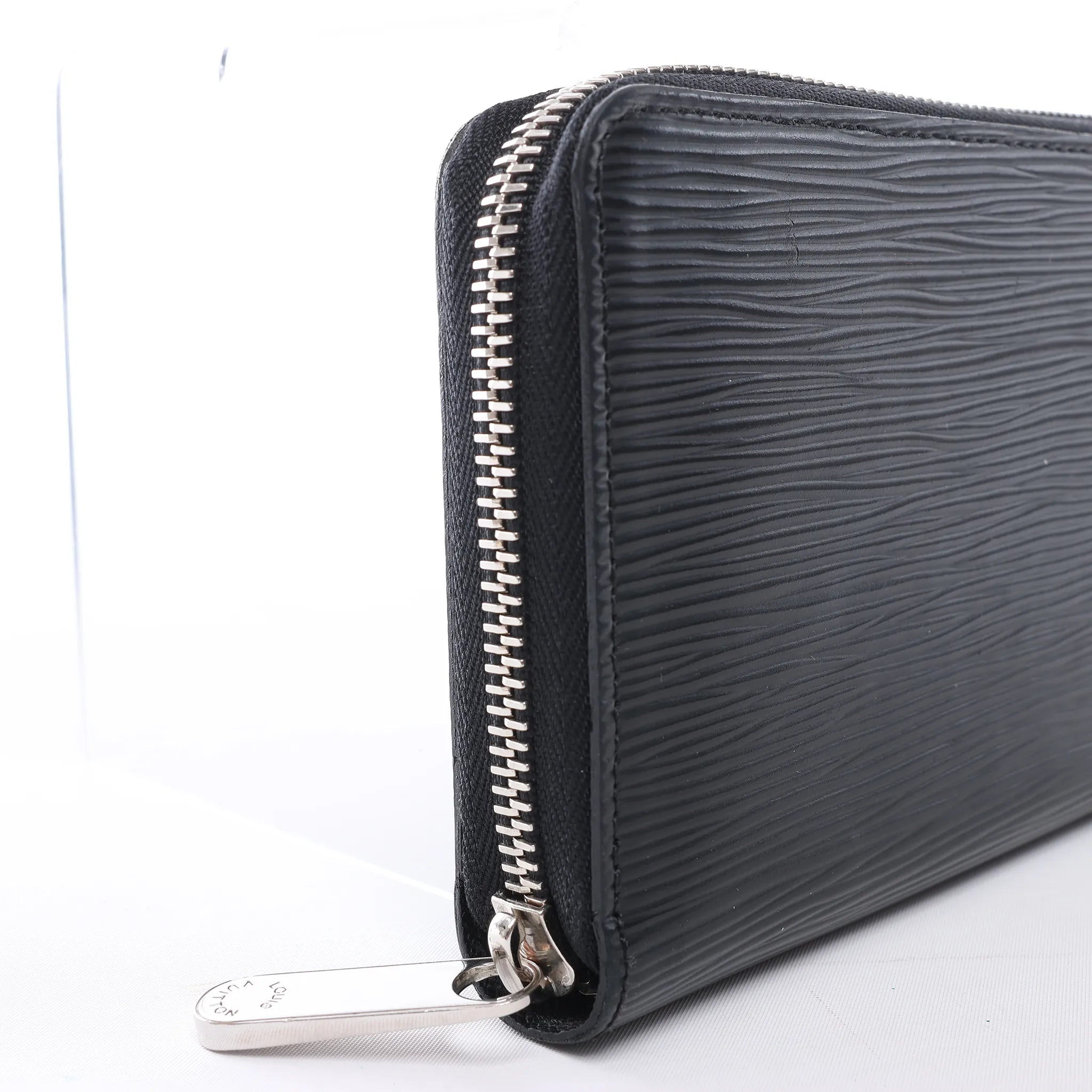 Louis Vuitton Zippy Epi Electric Wallet in Black M6007N