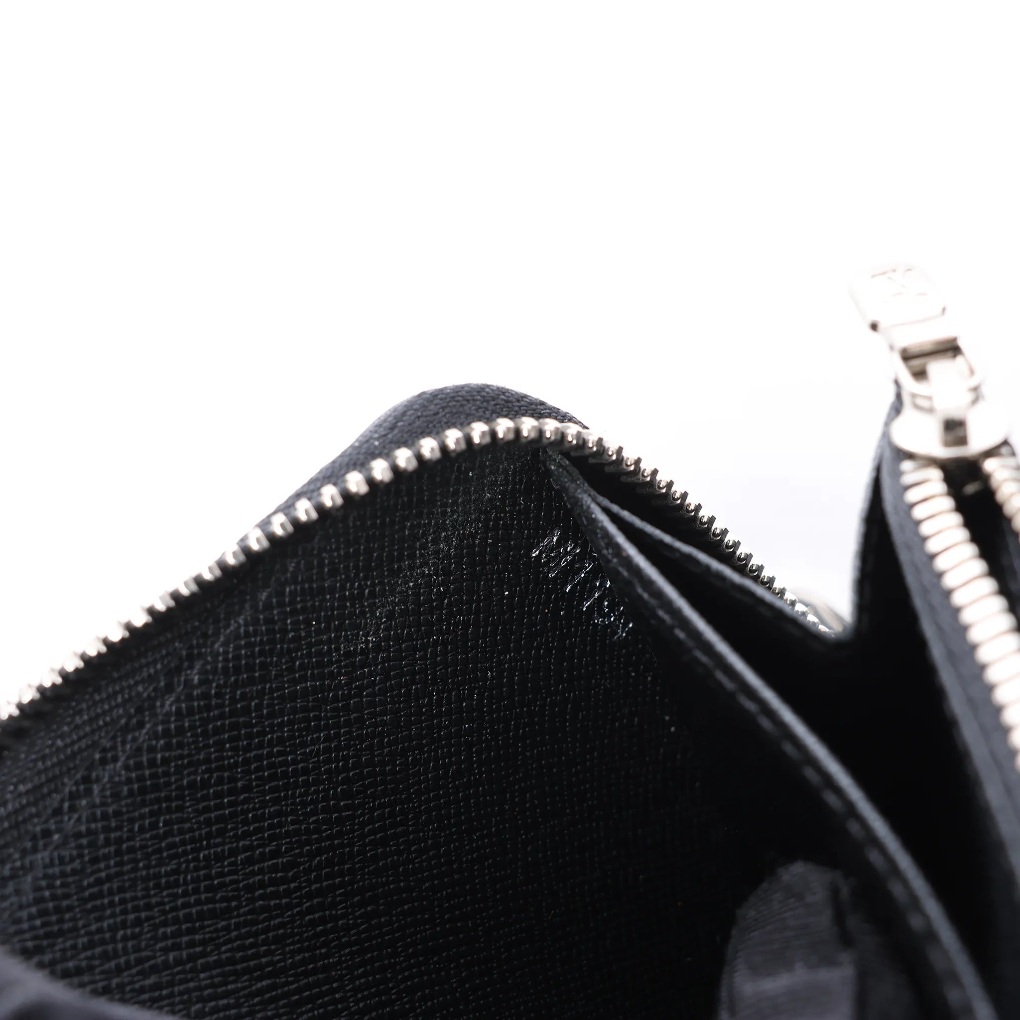 Louis Vuitton Zippy Epi Electric Wallet in Black M6007N