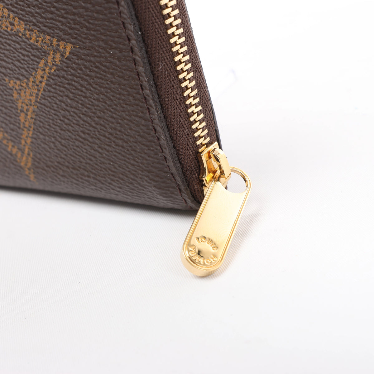 Louis Vuitton Zippy Monogram Giant Reverse Wallet in Brown M69354