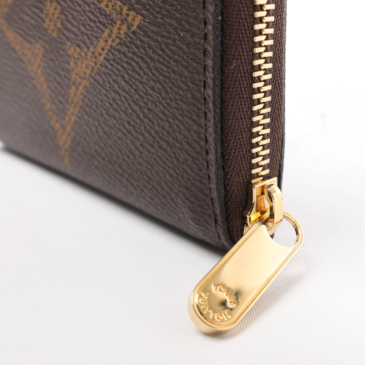 Louis Vuitton Zippy Monogram Giant Reverse Wallet in Brown M69354