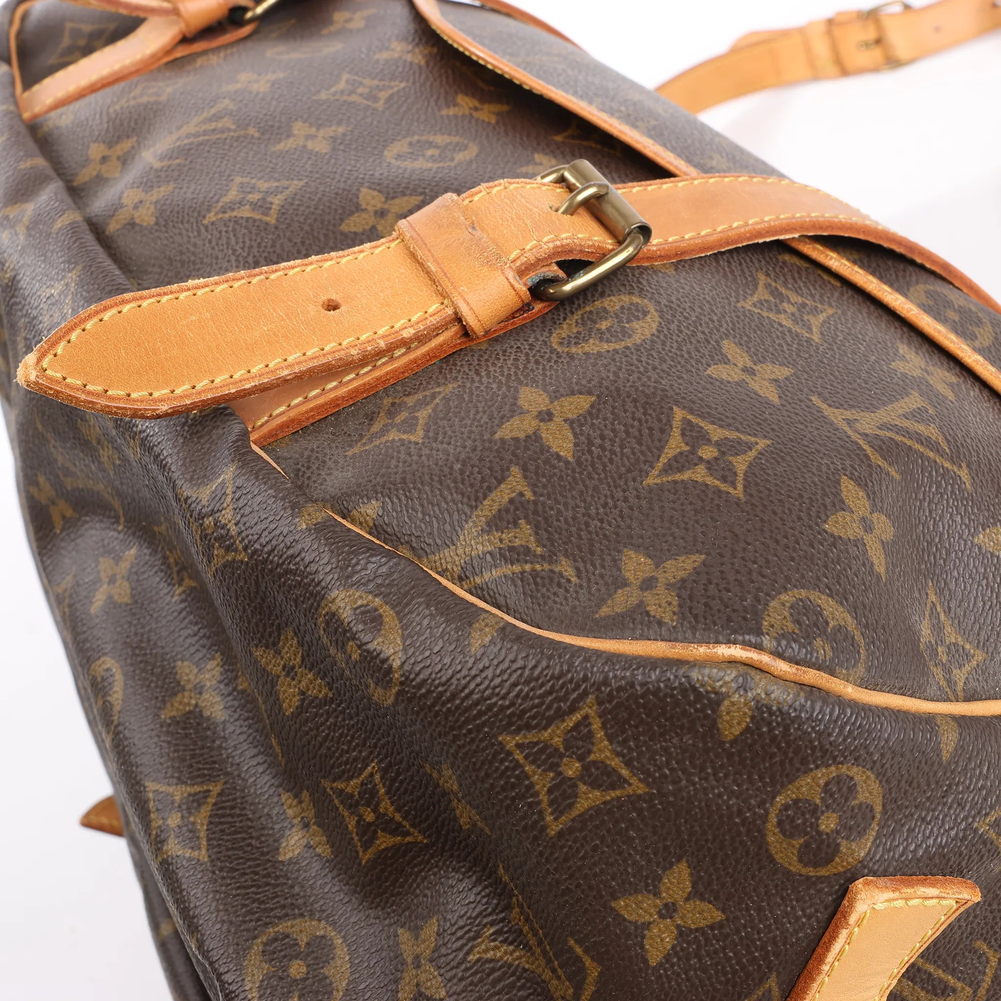 Louis Vuitton Monogram Canvas Saumur 43 Crossbody Bag M42252