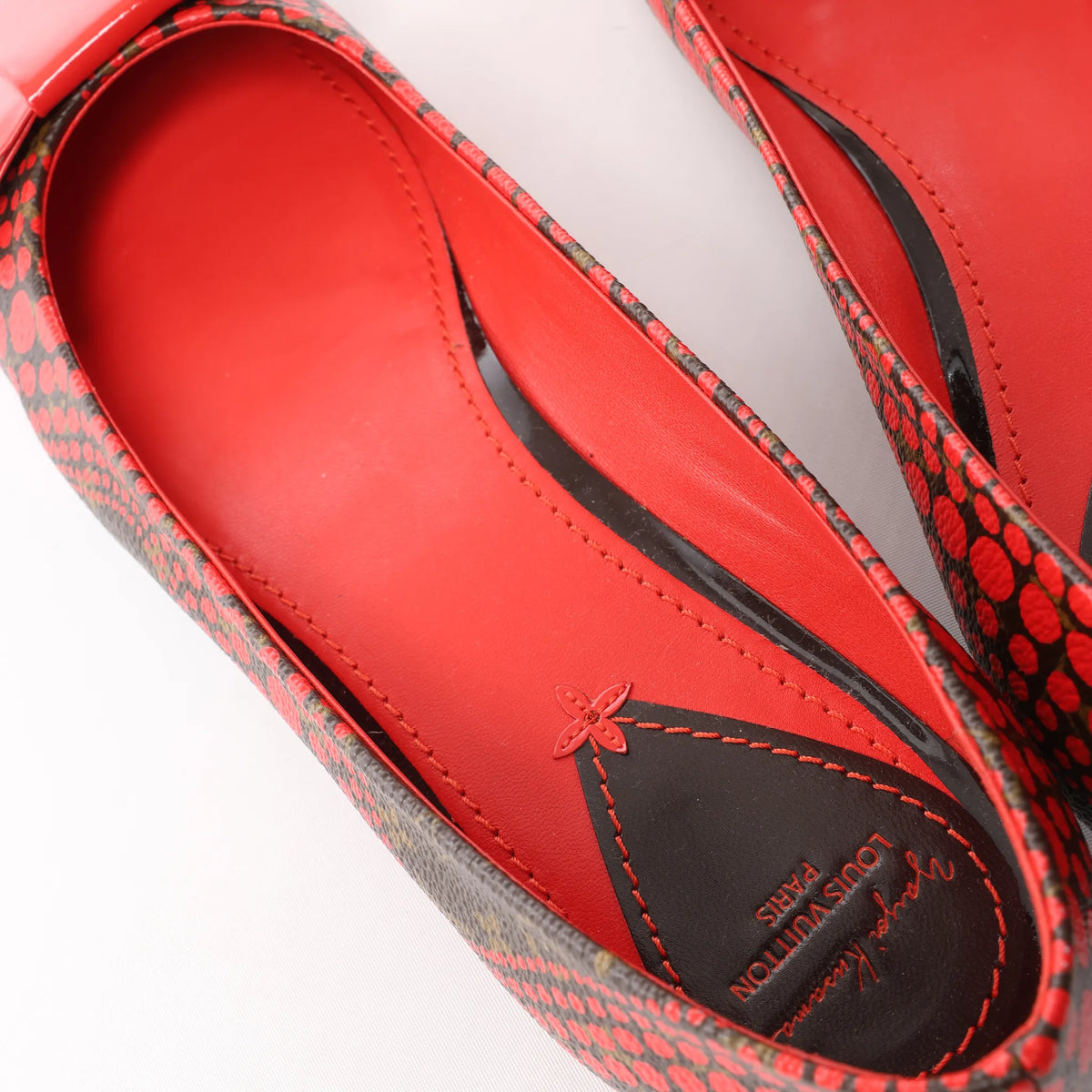 Louis Vuitton x Yayoi Kusama Bow 12 years Leather Polka Dot Ballet Flats in Red x Black, Size 38.5 EU