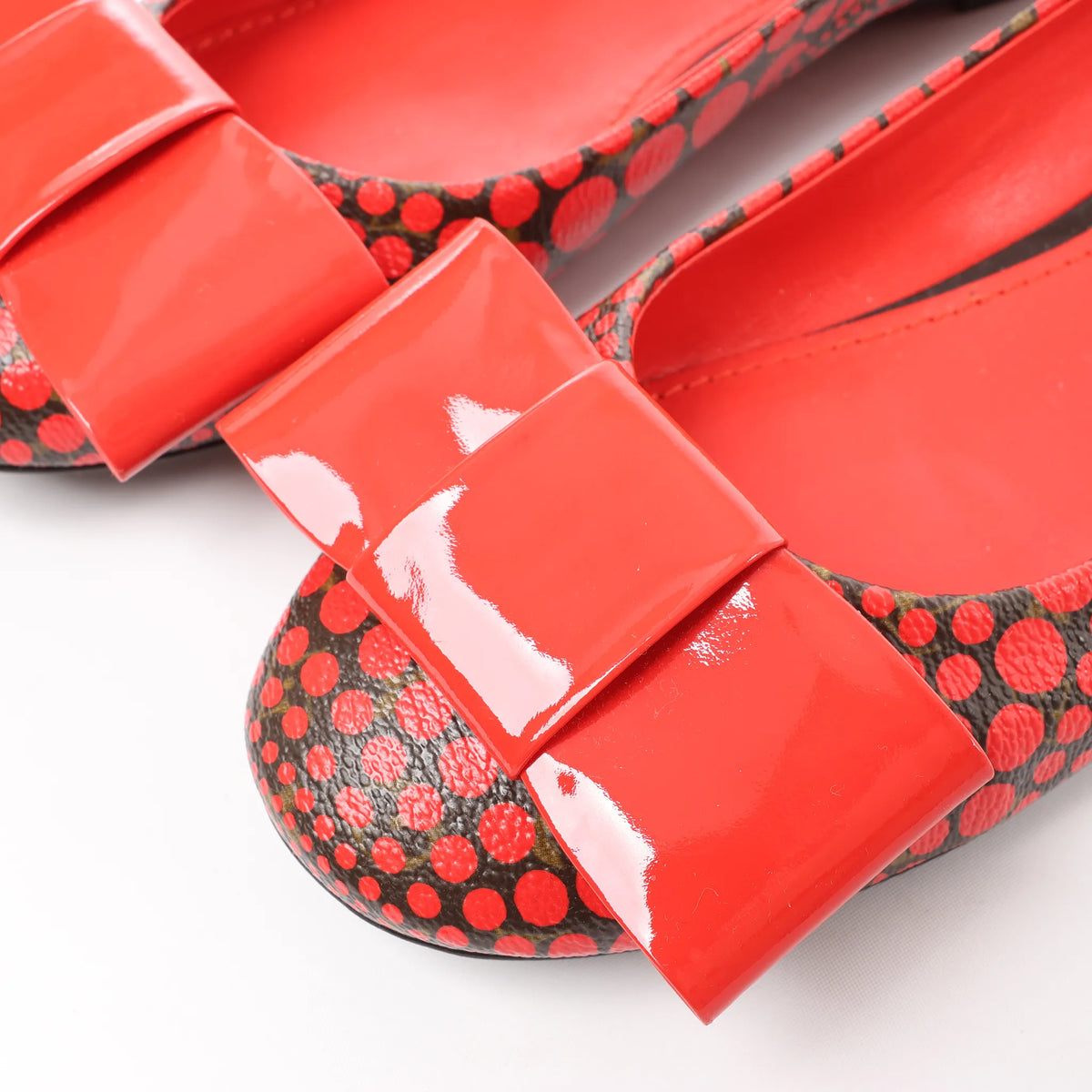 Louis Vuitton x Yayoi Kusama Bow 12 years Leather Polka Dot Ballet Flats in Red x Black, Size 38.5 EU