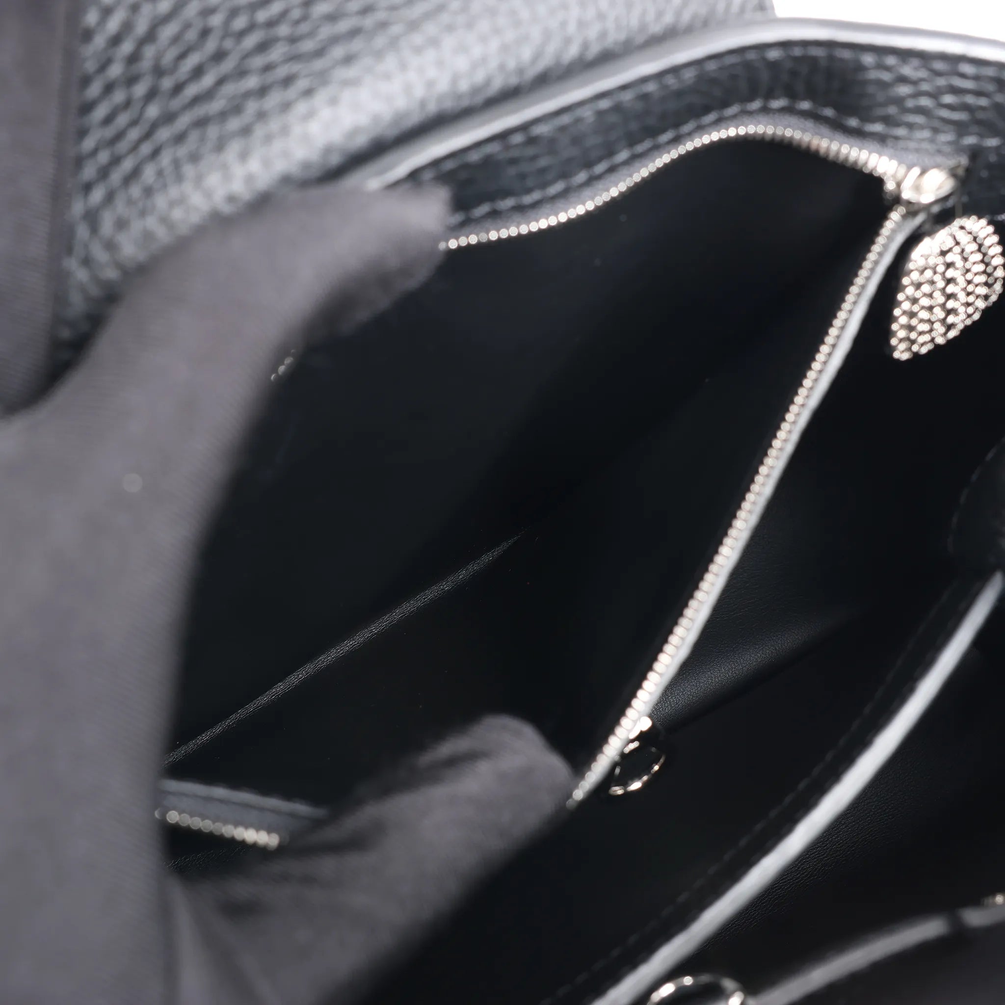 Louis Vuitton x  Taurillon Capucines MM 2Way Handbag in Black M21663