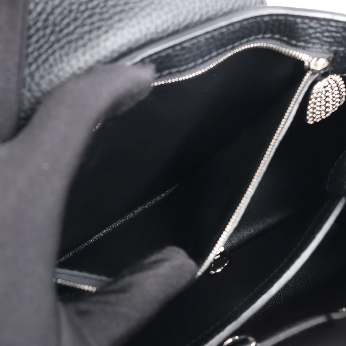 Sac à main Louis Vuitton x Taurillon Capucines MM 2 en 1 noir M21663