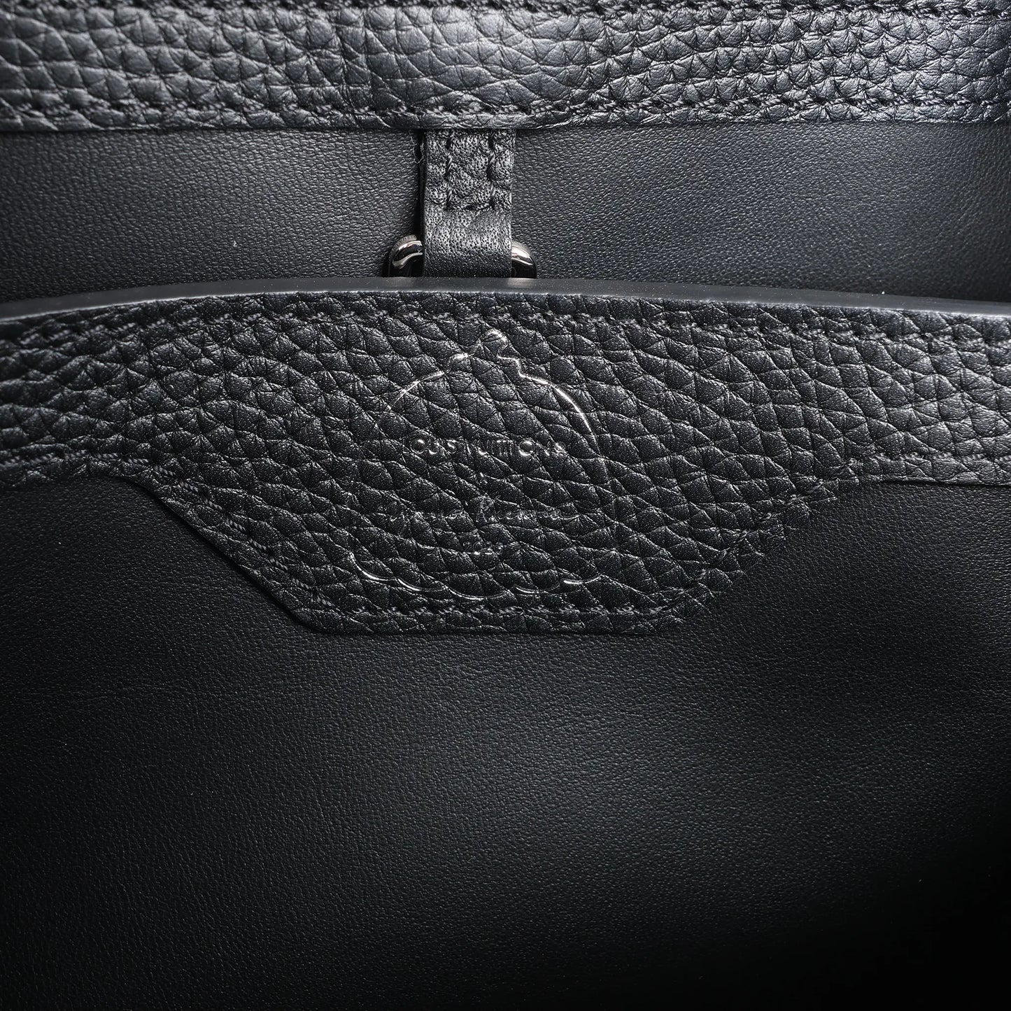 Louis Vuitton x  Taurillon Capucines MM 2Way Handbag in Black M21663