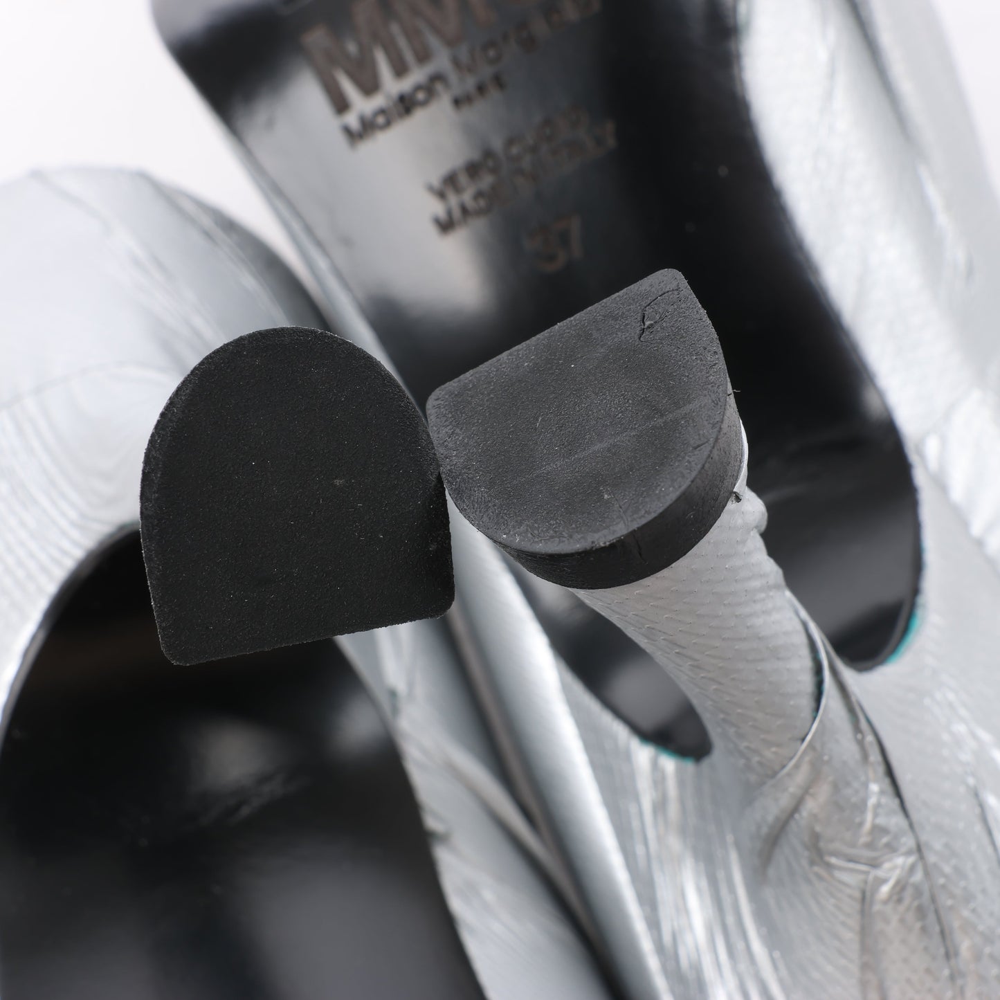 MAISON MARGIELA MM6 9 cm Laminated Leather Pumps in Silver, Size 37 EU