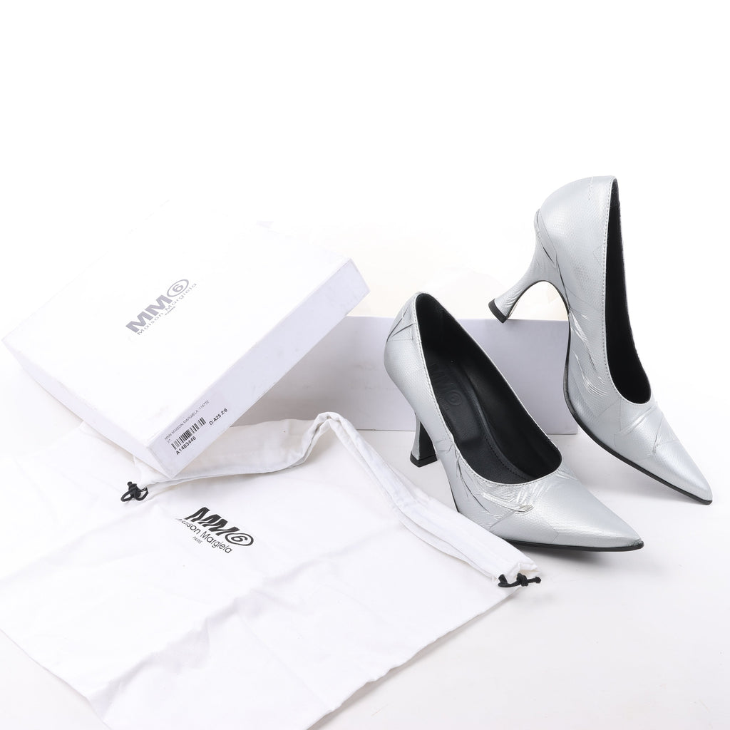 MAISON MARGIELA MM6 9 cm Laminated Leather Pumps in Silver, Size 37 EU