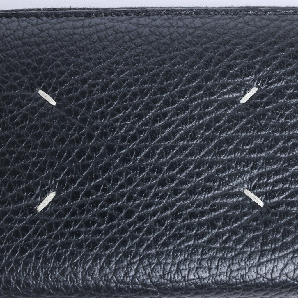 Maison Margiela Zip Round Leather Wallet in Black S56UI0110
