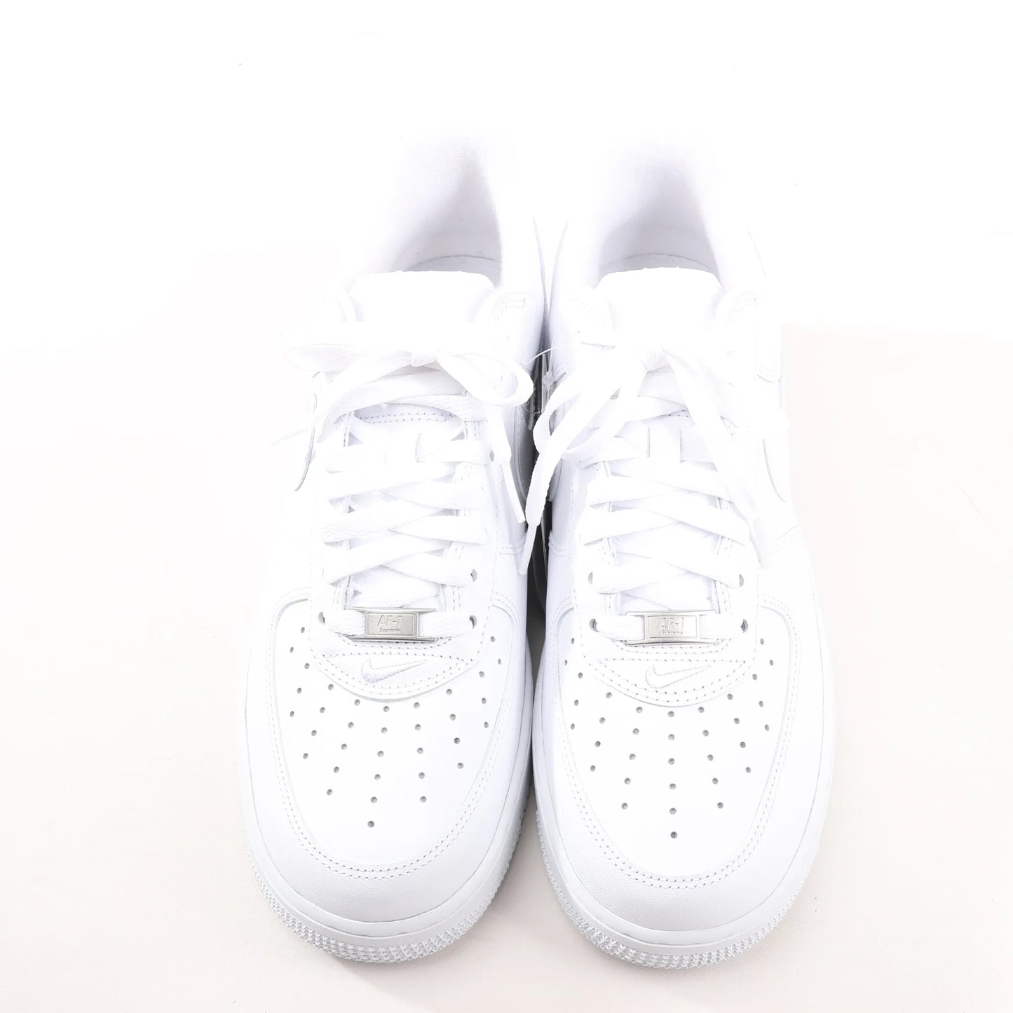 Nike x Supreme AIR FORCE 1 LOW SP Leder-Sneaker in Weiß CU9225-100, Größe 43 EU