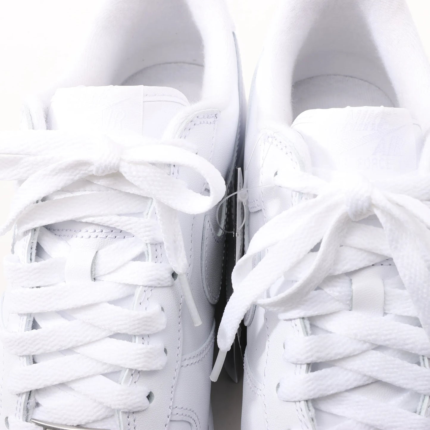 Nike x Supreme AIR FORCE 1 LOW SP Leder-Sneaker in Weiß CU9225-100, Größe 43 EU