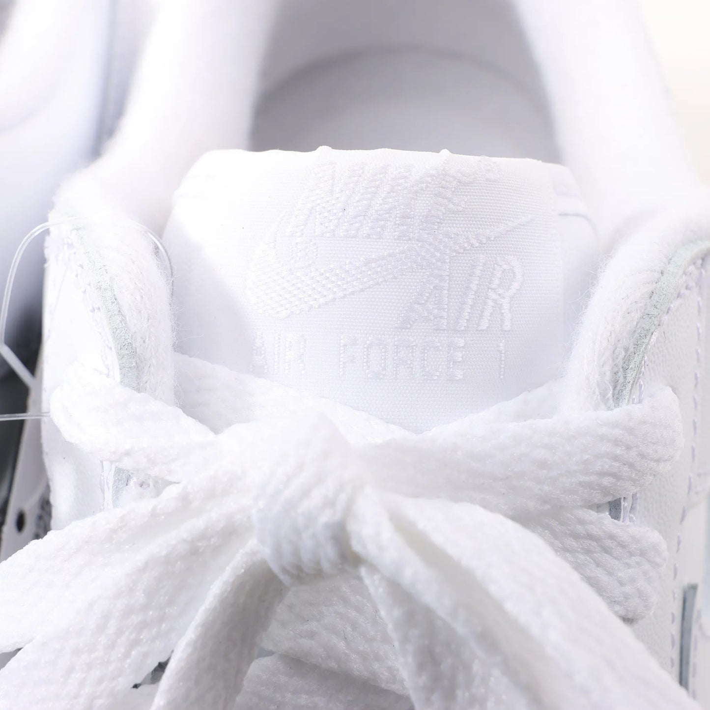 Nike x Supreme AIR FORCE 1 LOW SP Leder-Sneaker in Weiß CU9225-100, Größe 43 EU