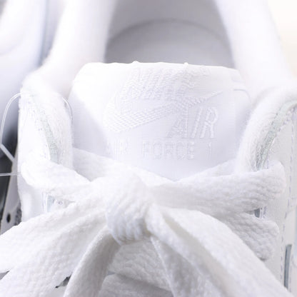 Nike x Supreme AIR FORCE 1 LOW SP Leder-Sneaker in Weiß CU9225-100, Größe 43 EU