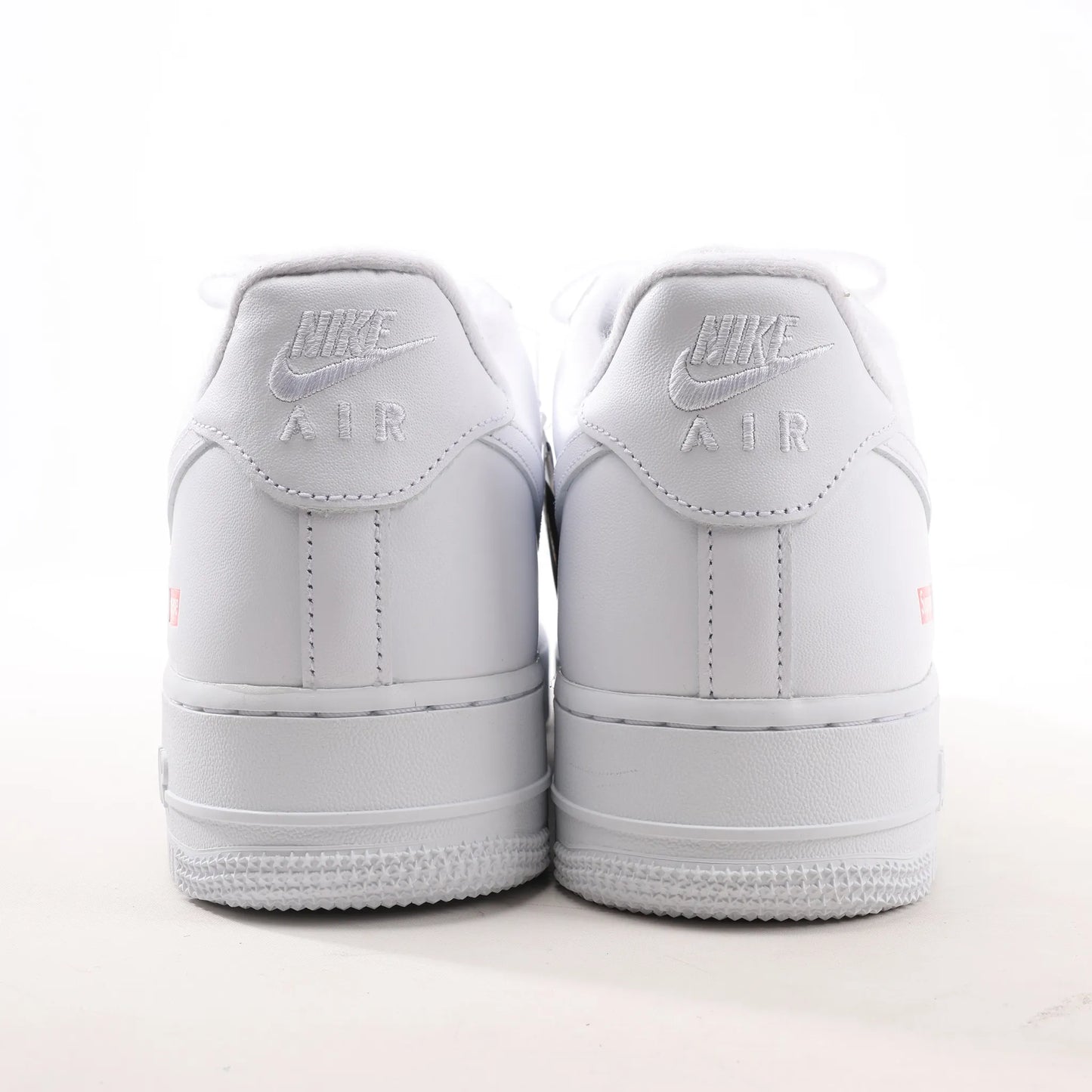 Nike x Supreme AIR FORCE 1 LOW SP Leder-Sneaker in Weiß CU9225-100, Größe 43 EU