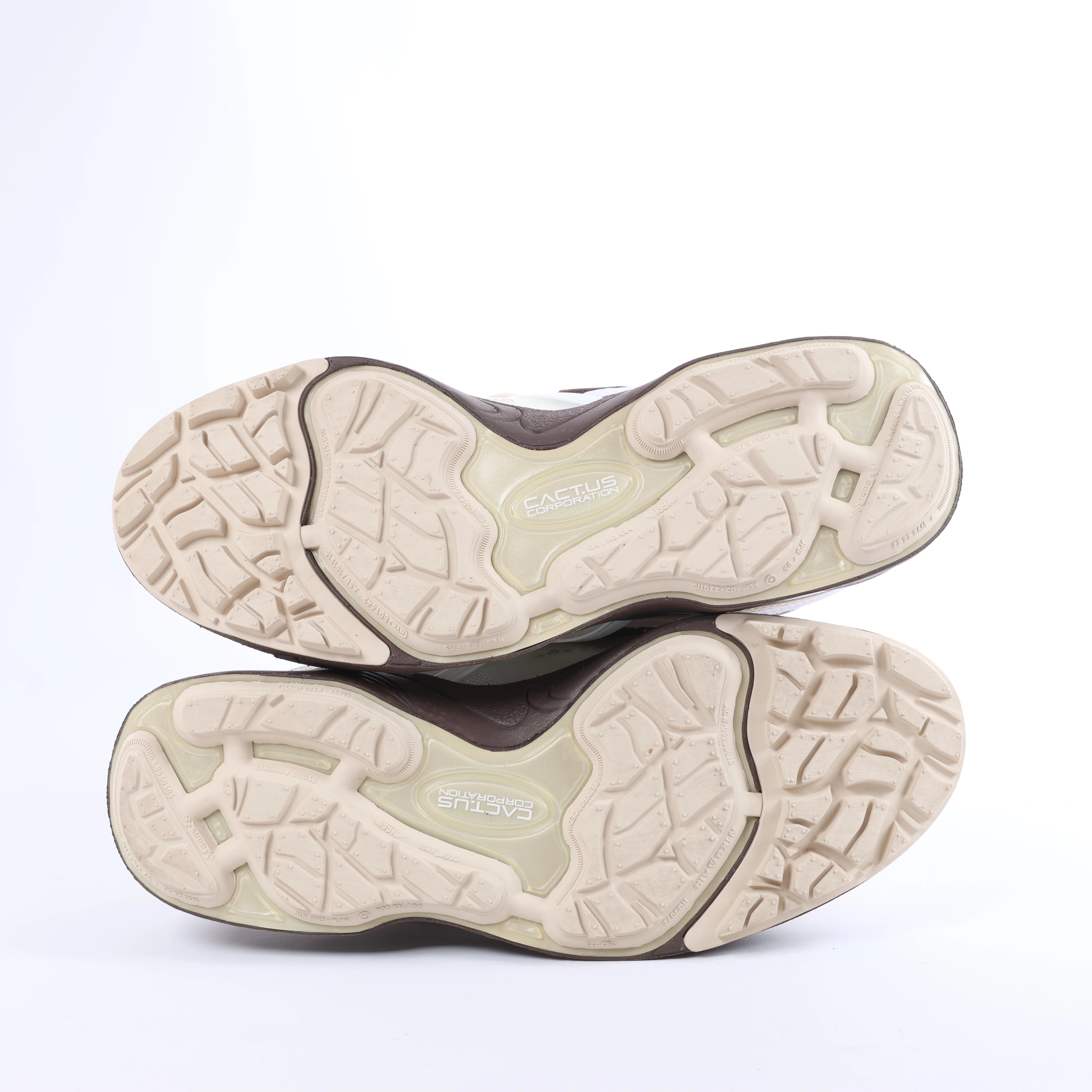Zapatillas Nike JORDAN COURTSIDE Suede x Fabric en beige, talla 42.5 EU
