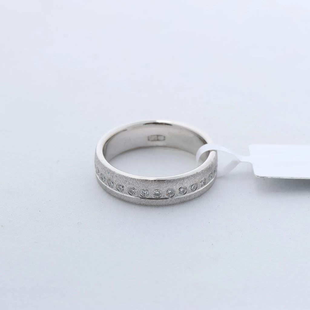 Non Signe / Unsigned 14k Gold (Au585) Ring with 30 Natural Diamonds