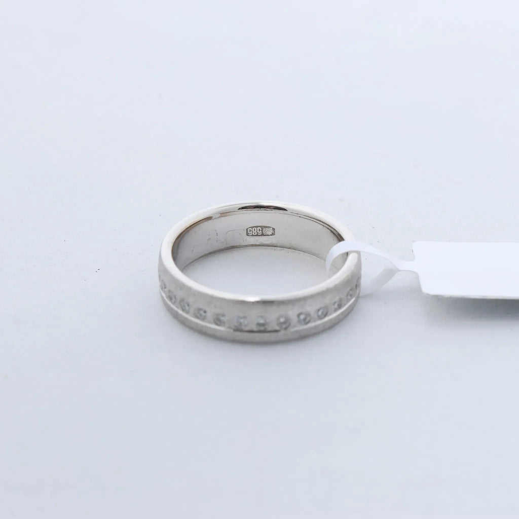 Non Signe / Unsigned 14k Gold (Au585) Ring with 30 Natural Diamonds