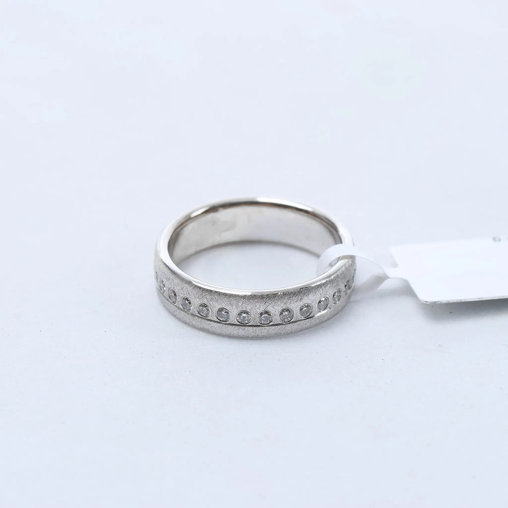 Non Signe / Unsigned 14k Gold (Au585) Ring with 30 Natural Diamonds