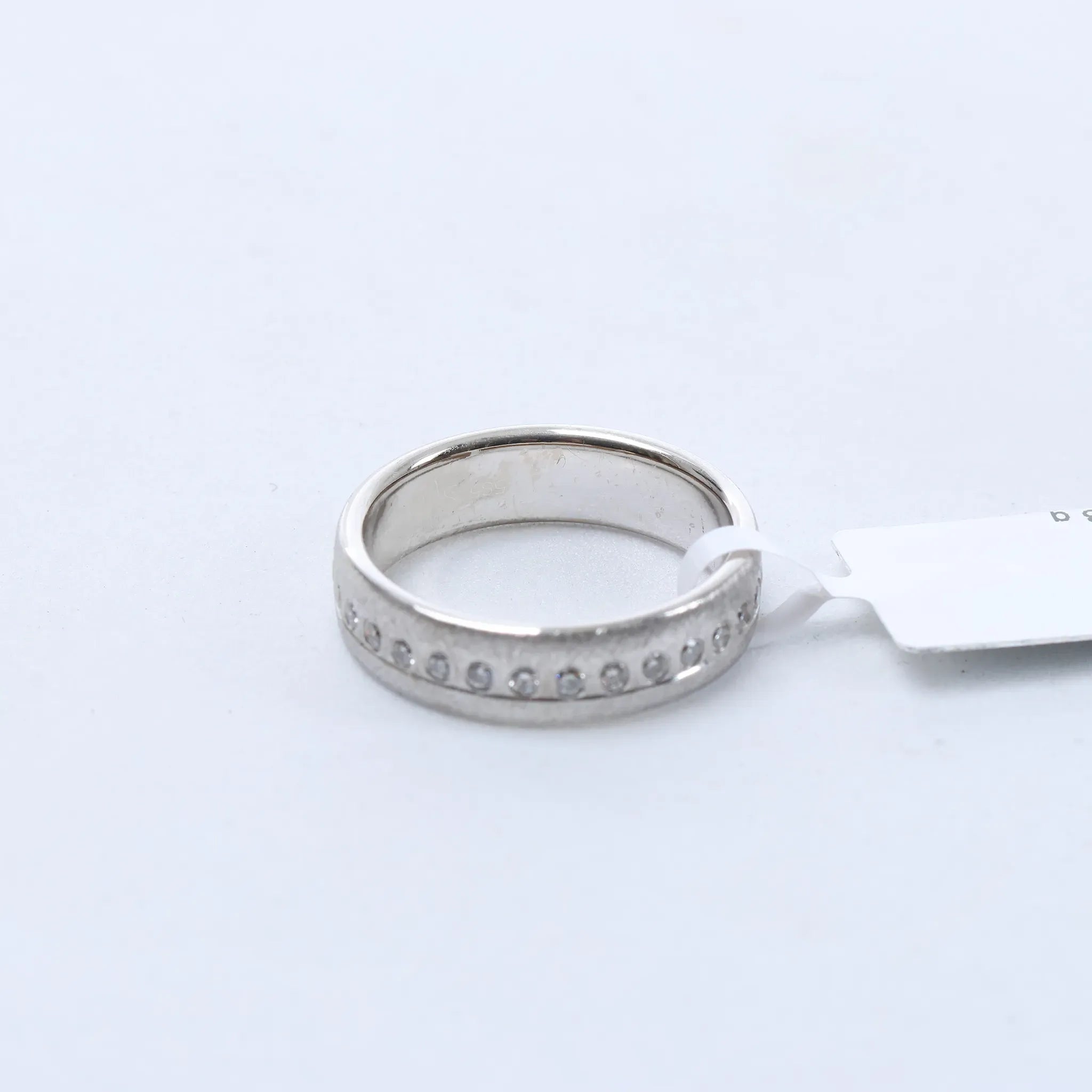 Non Signe / Unsigned 14k Gold (Au585) Ring with 30 Natural Diamonds