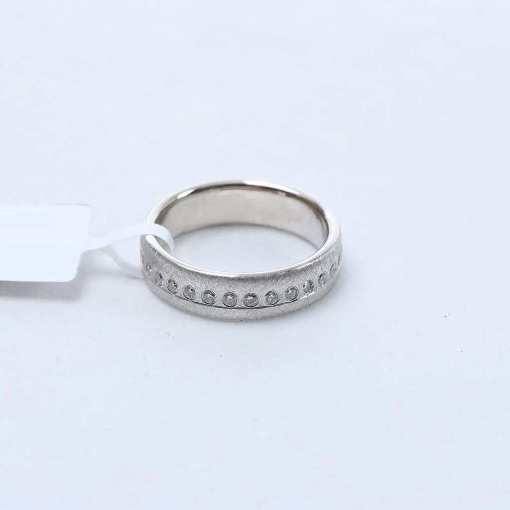 Non Signe / Unsigned 14k Gold (Au585) Ring with 30 Natural Diamonds