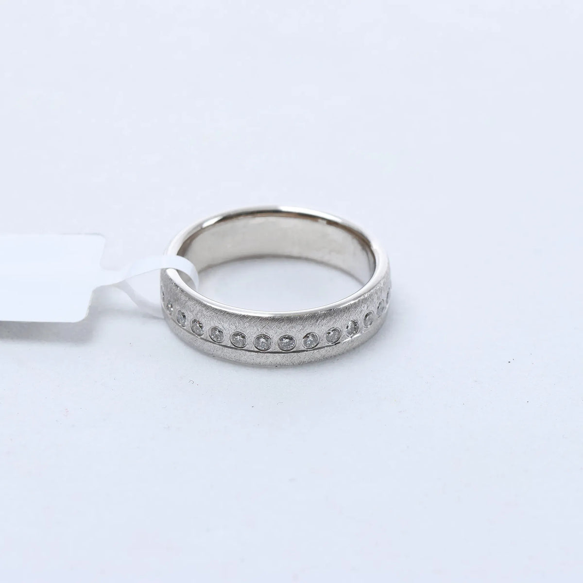 Non Signe / Unsigned 14k Gold (Au585) Ring with 30 Natural Diamonds