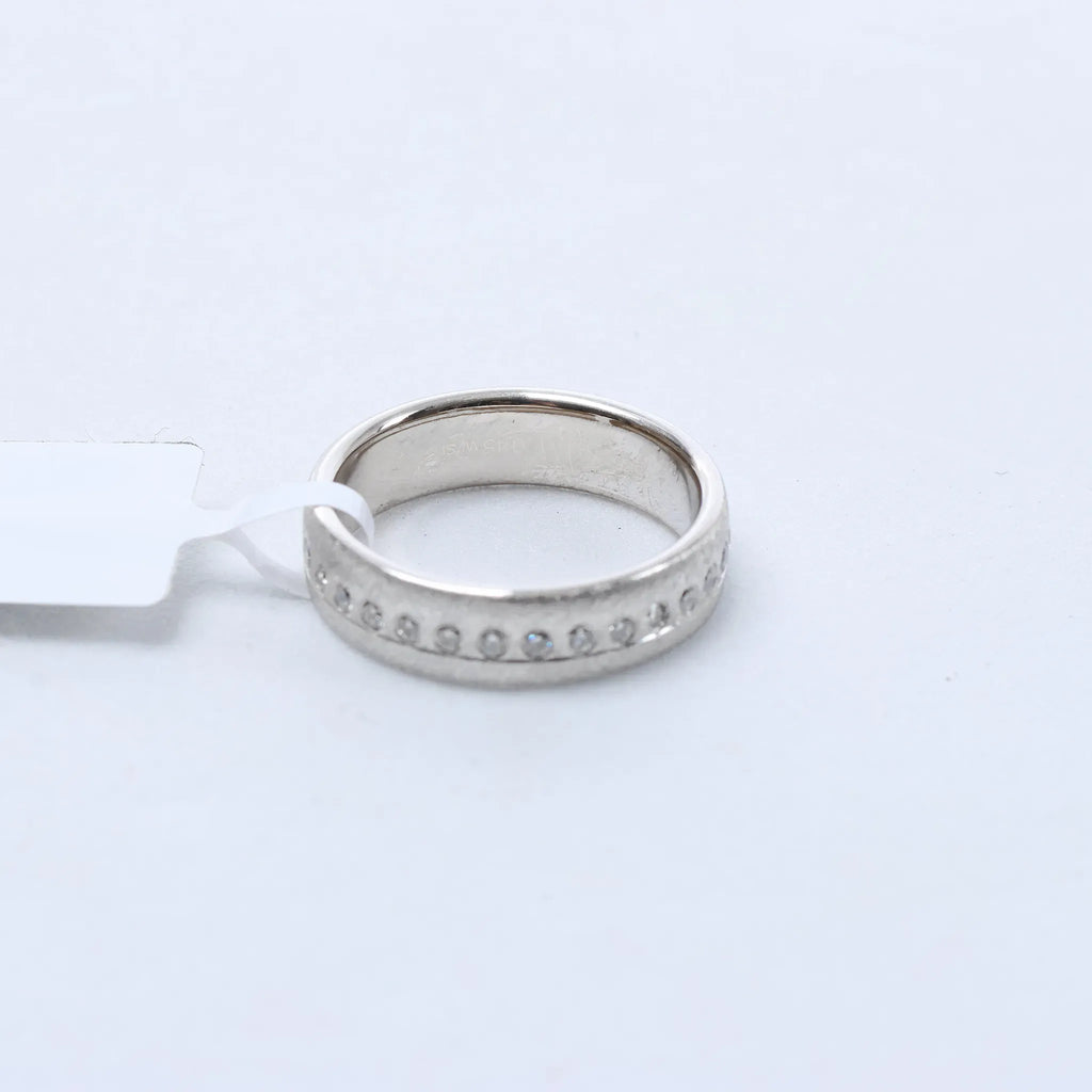 Non Signe / Unsigned 14k Gold (Au585) Ring with 30 Natural Diamonds