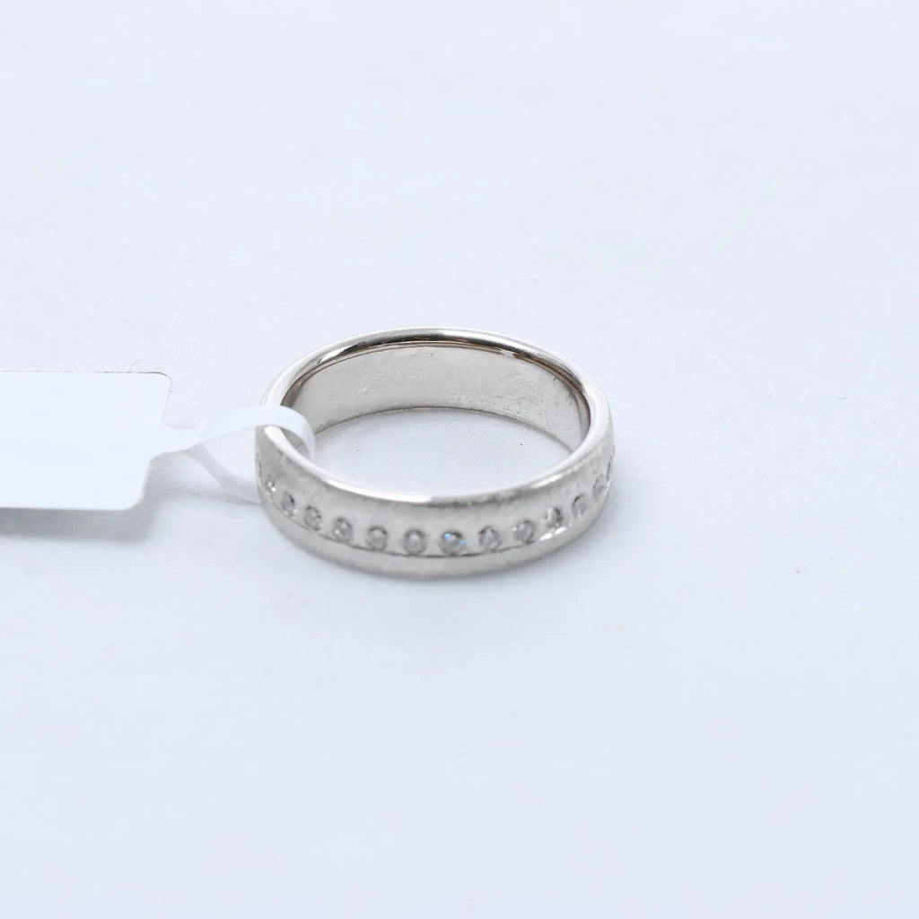 Non Signe / Unsigned 14k Gold (Au585) Ring with 30 Natural Diamonds