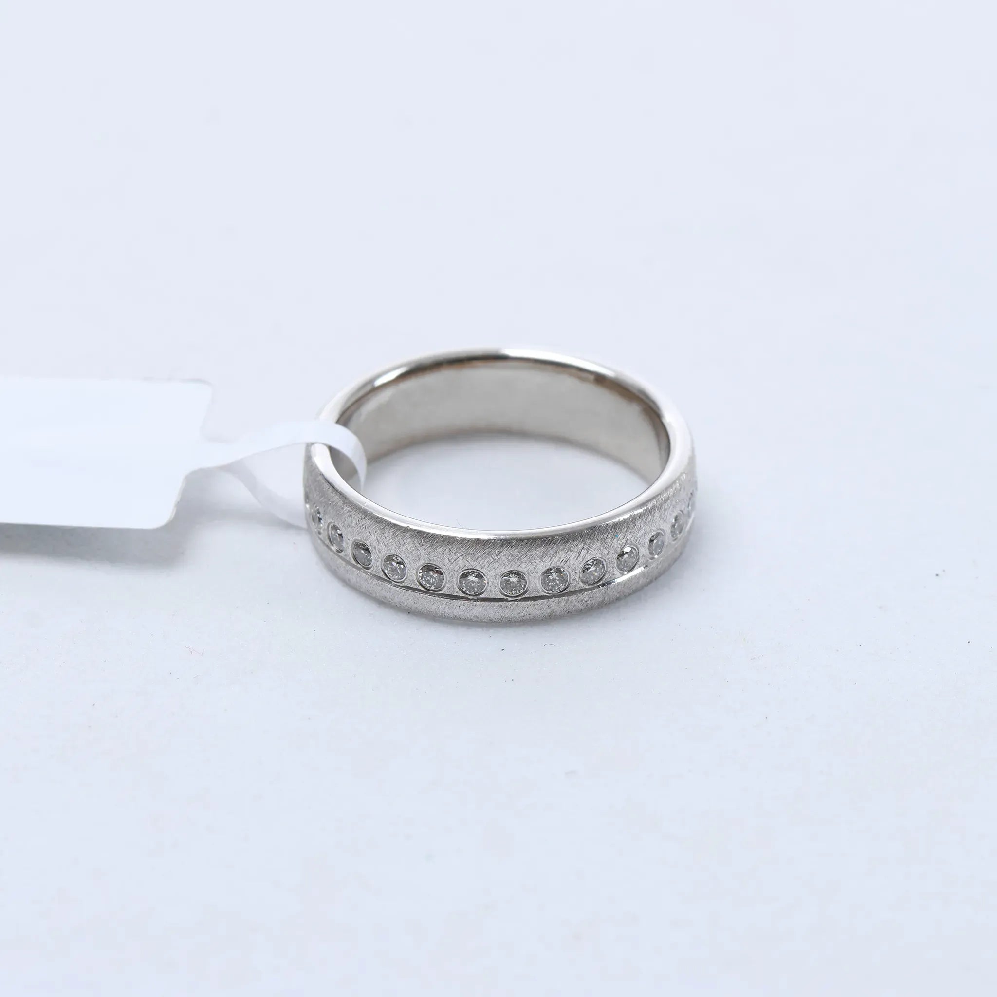 Non Signe / Unsigned 14k Gold (Au585) Ring with 30 Natural Diamonds