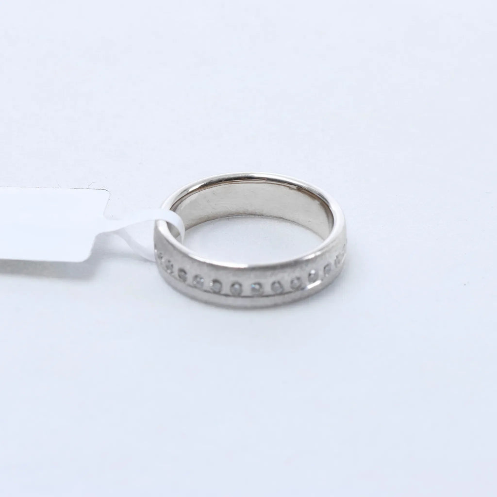Non Signe / Unsigned 14k Gold (Au585) Ring with 30 Natural Diamonds
