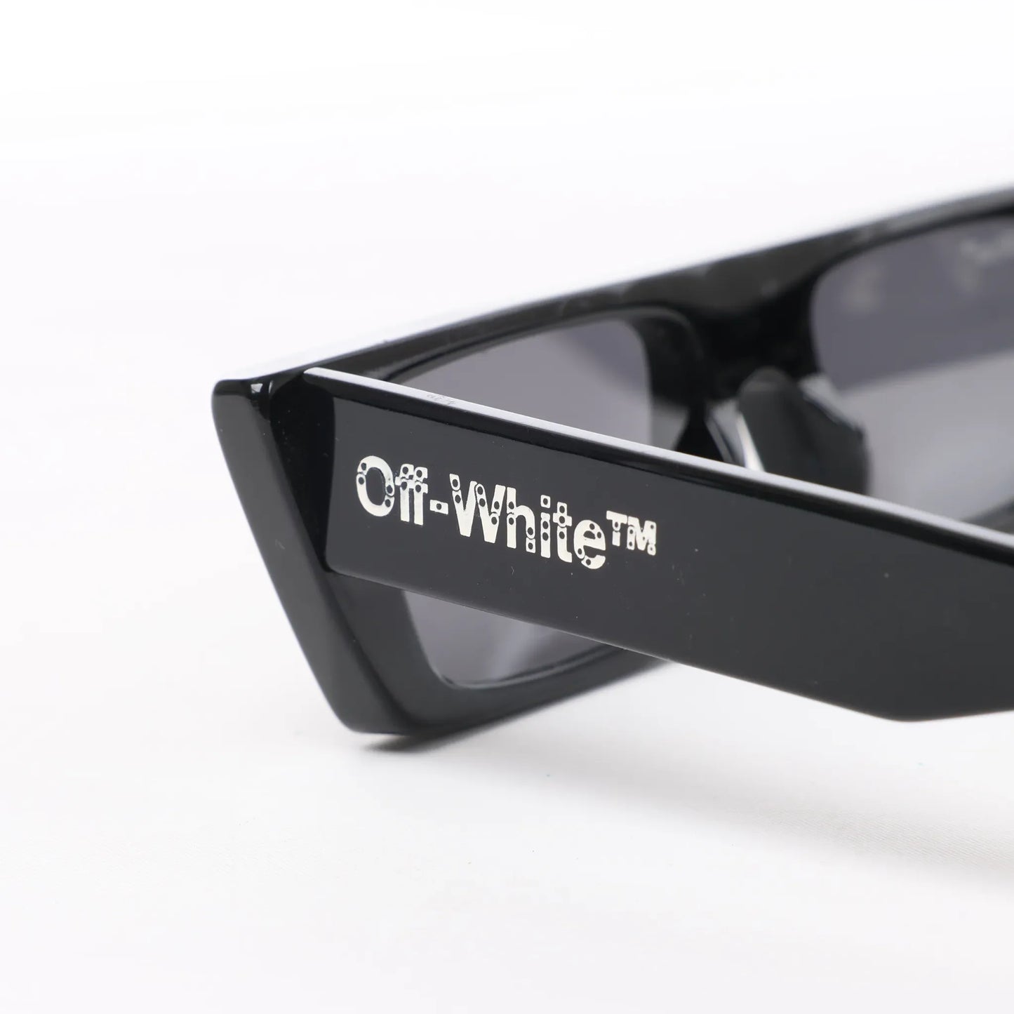 Off White Manchester Sunglasses in Black OERI010