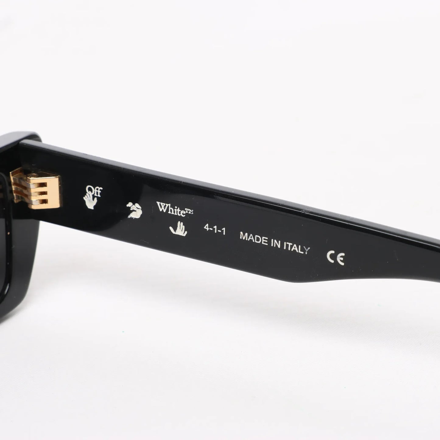 Off White Manchester Sunglasses in Black OERI010
