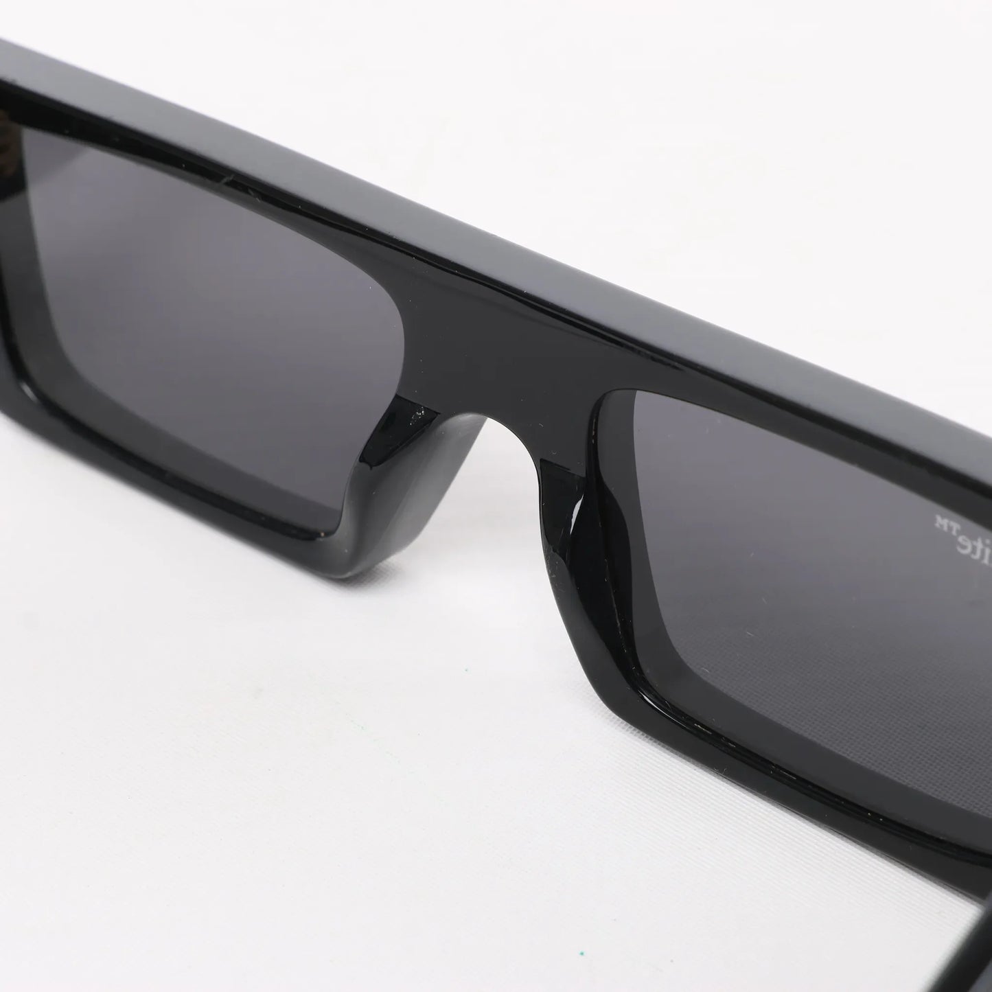 Off White Manchester Sunglasses in Black OERI010