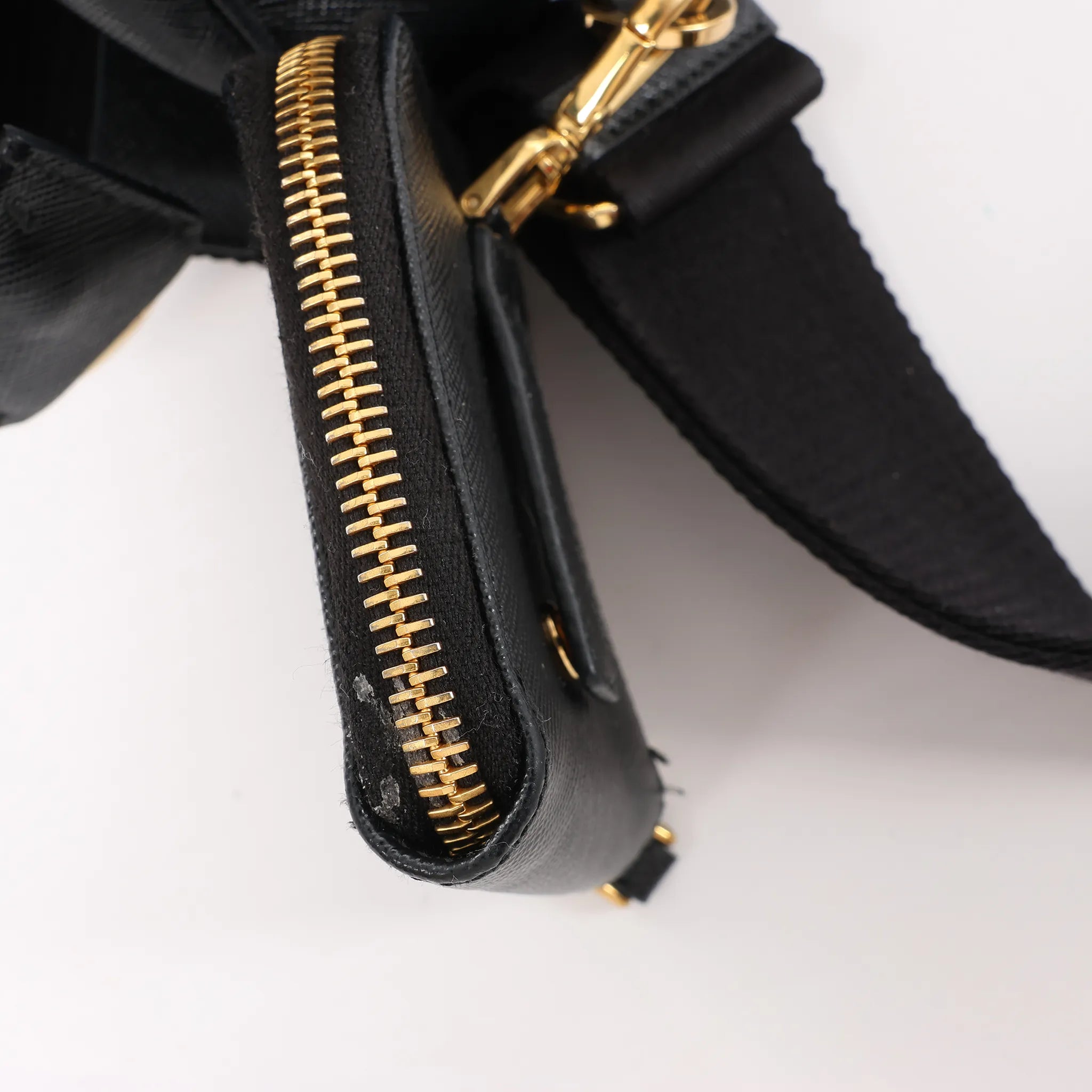 Prada Re-Edition 2005 Leather Crossbody Bag in Black