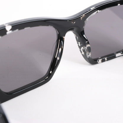 Lunettes de soleil Prada œil de chat noires PR 08Y