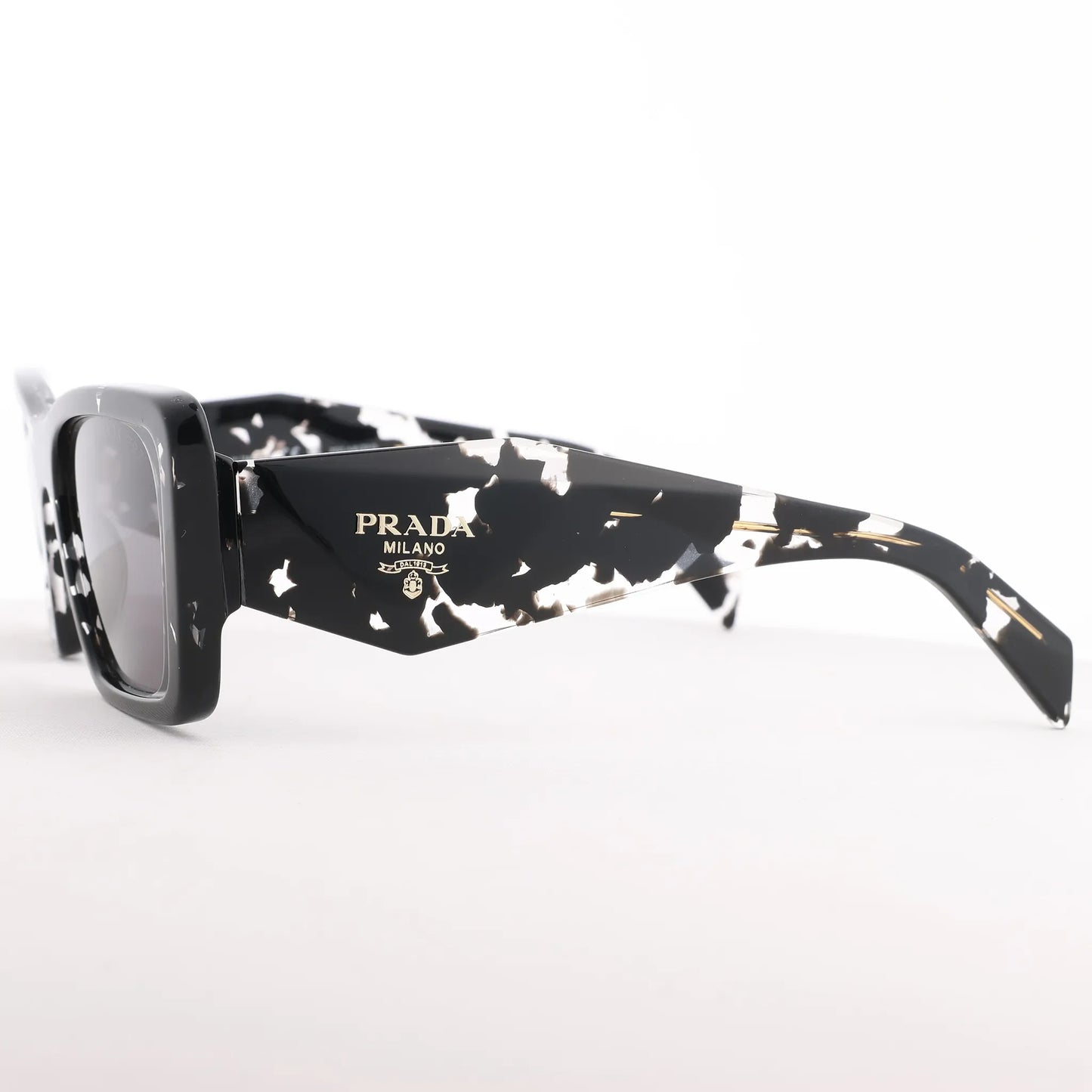 Lunettes de soleil Prada œil de chat noires PR 08Y