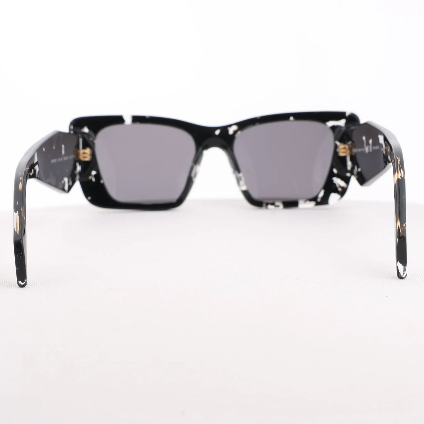 Lunettes de soleil Prada œil de chat noires PR 08Y