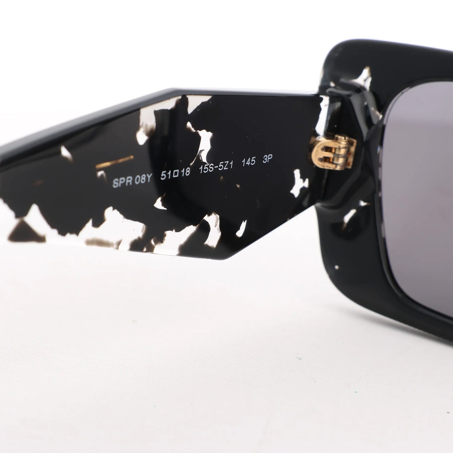 Lunettes de soleil Prada œil de chat noires PR 08Y