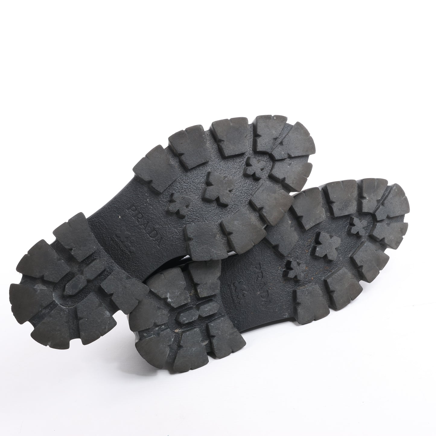 Mocassins pointus Prada Spazzolato Triangle Logo Monolith 55 mm en noir, pointure 38,5 EU