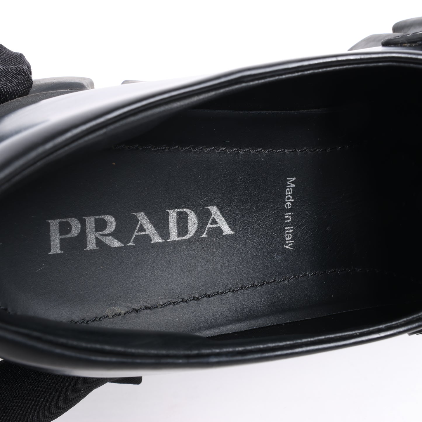Mocassins pointus Prada Spazzolato Triangle Logo Monolith 55 mm en noir, pointure 38,5 EU