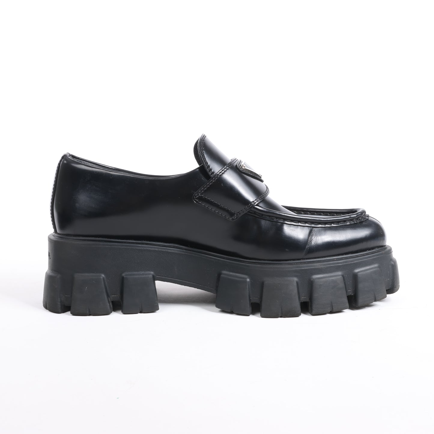 Mocassins pointus Prada Spazzolato Triangle Logo Monolith 55 mm en noir, pointure 38,5 EU