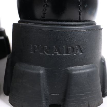 Mocassins pointus Prada Spazzolato Triangle Logo Monolith 55 mm en noir, pointure 38,5 EU