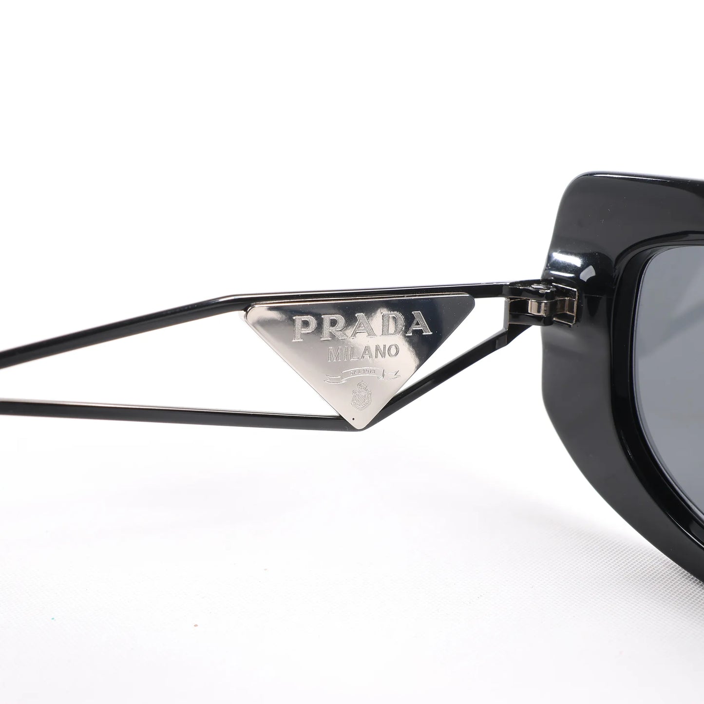Lunettes de soleil Prada noires PR 14YS