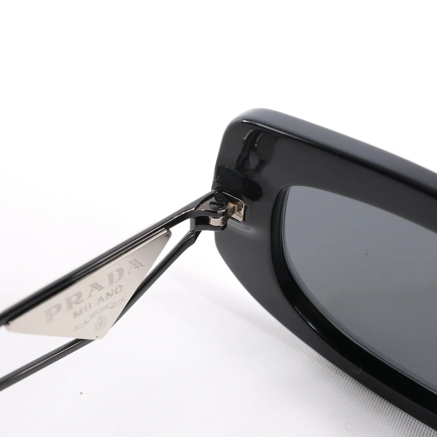 Lunettes de soleil Prada noires PR 14YS