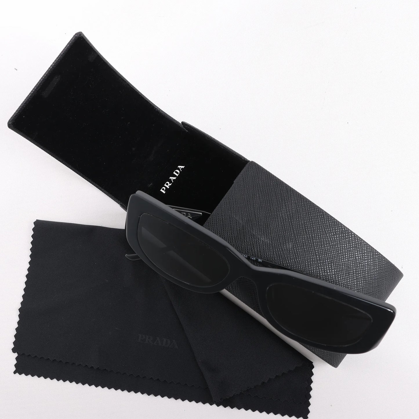 Lunettes de soleil Prada noires PR 14YS