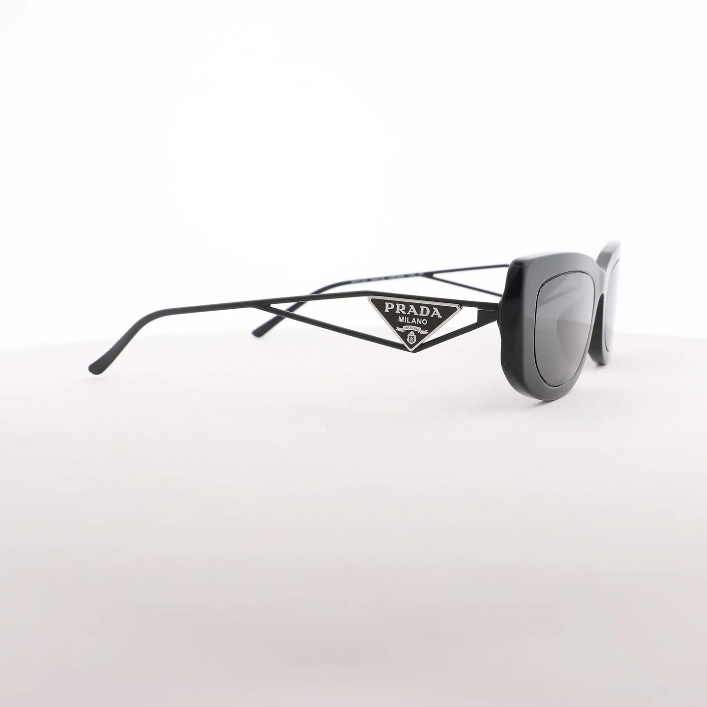 Lunettes de soleil Prada noires PR 14YS