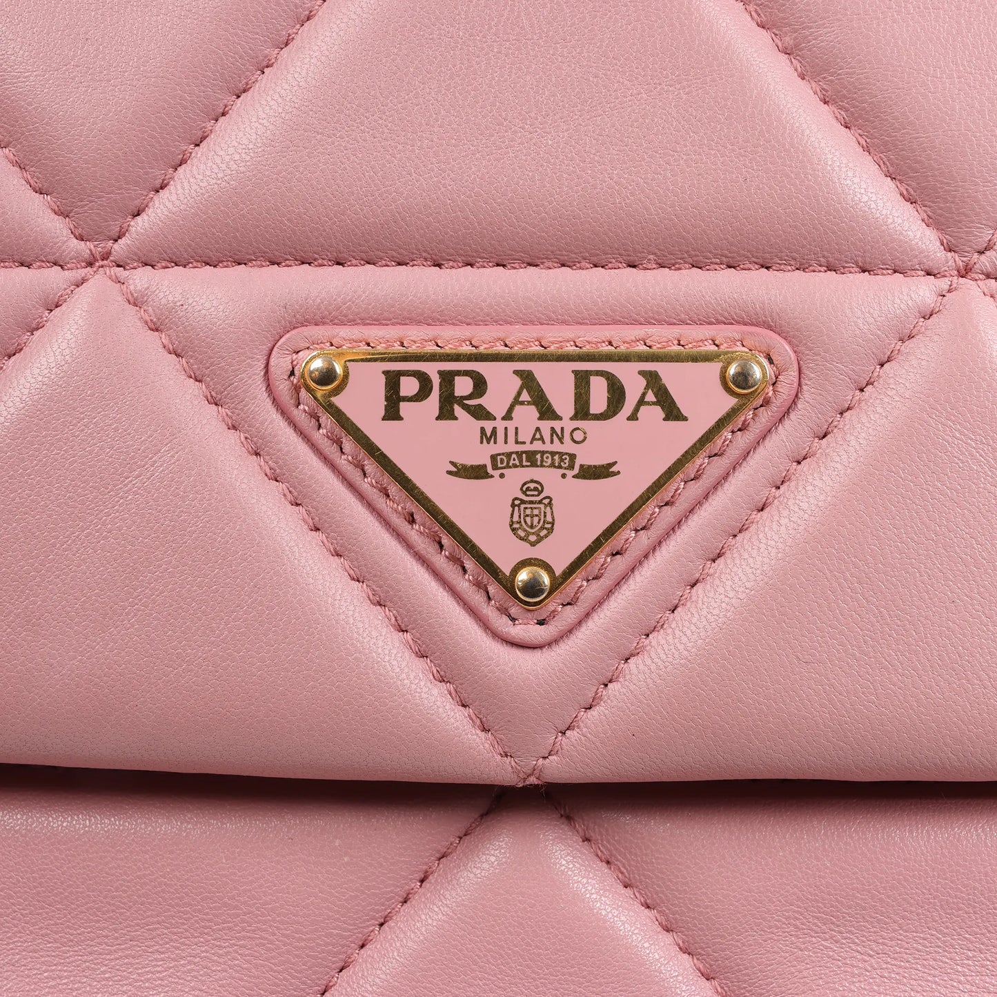 Prada Spectrum Kleine Schultertasche aus Leder mit Kette in Rosa